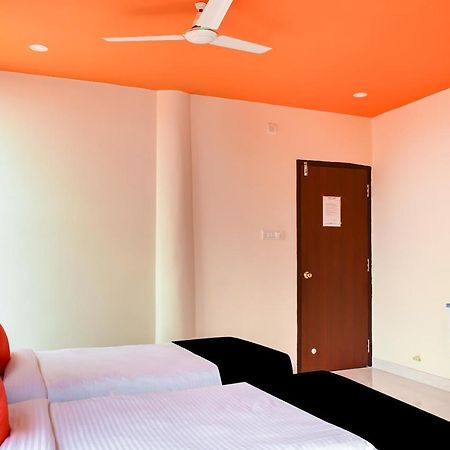 Capital O 67249 Hotel Planet Бхубанешвара Экстерьер фото